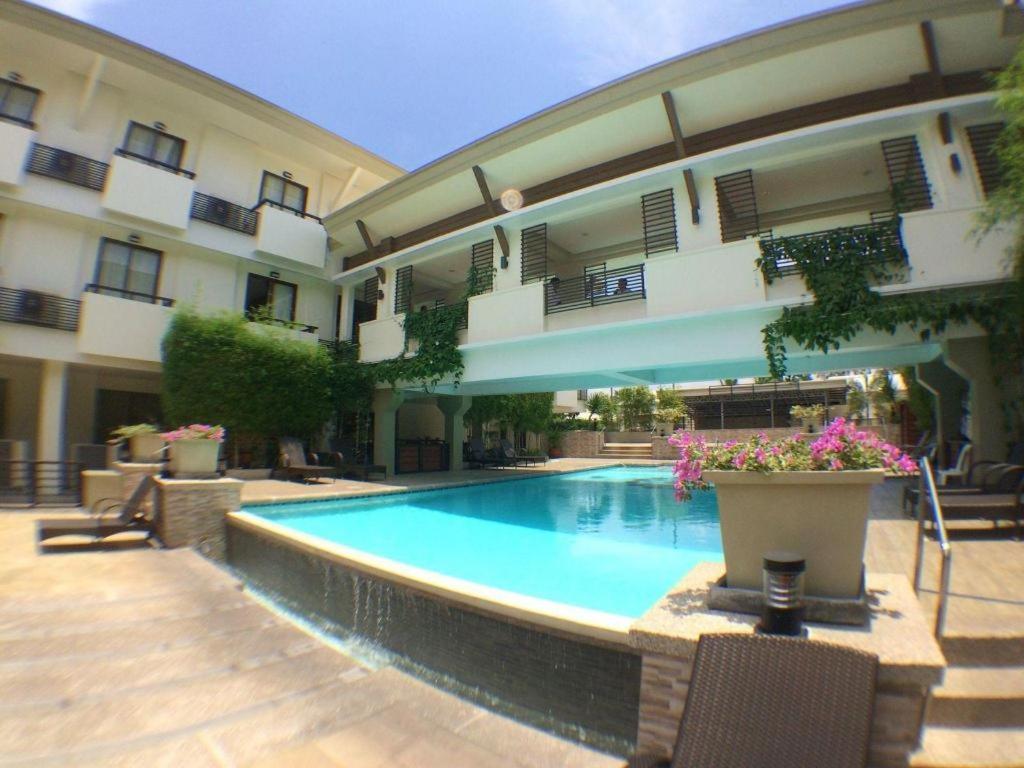 Mansion Garden Hotel Olongapo Exterior photo