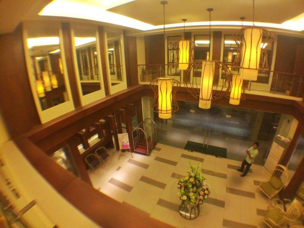 Mansion Garden Hotel Olongapo Exterior photo