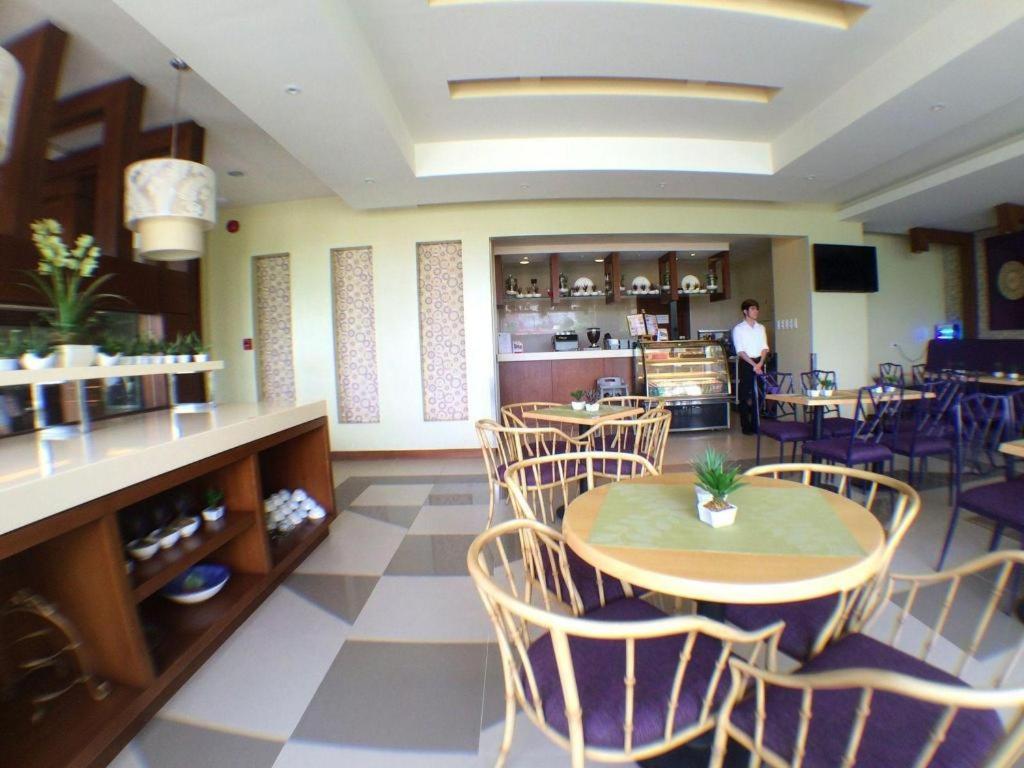 Mansion Garden Hotel Olongapo Exterior photo