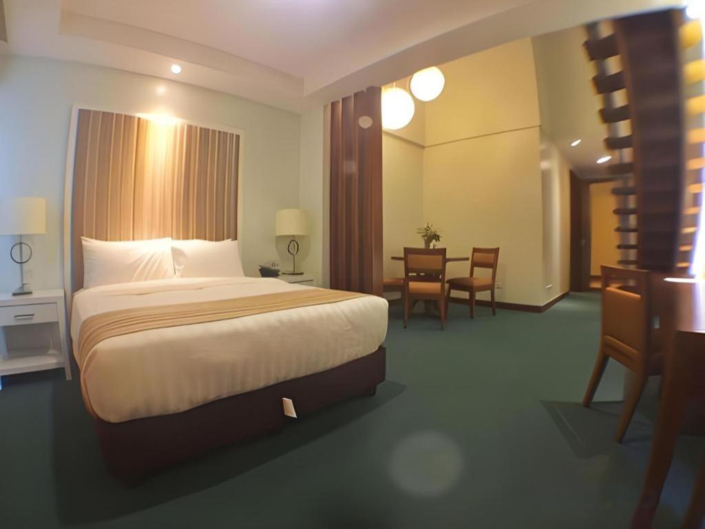 Mansion Garden Hotel Olongapo Exterior photo
