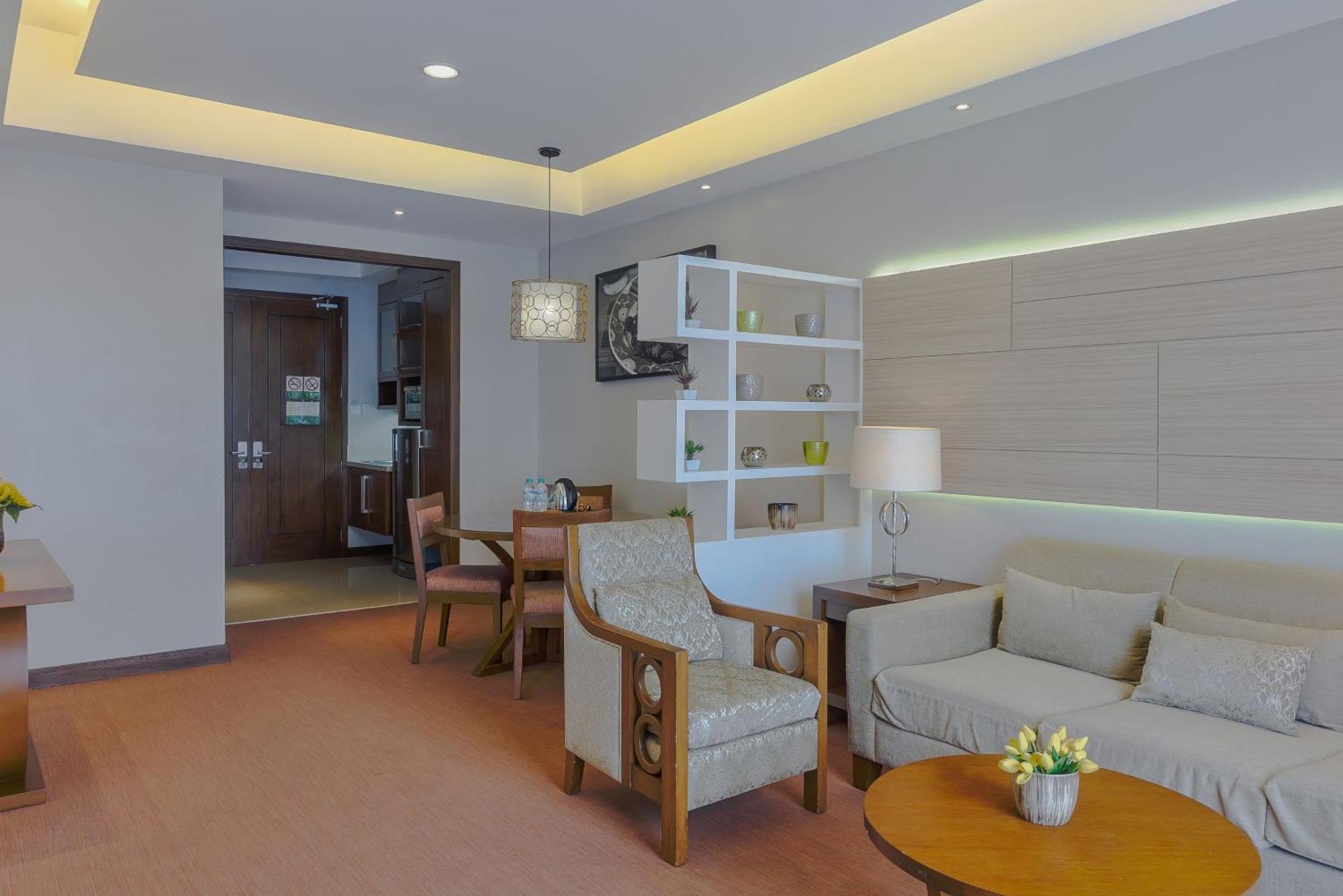 Mansion Garden Hotel Olongapo Exterior photo